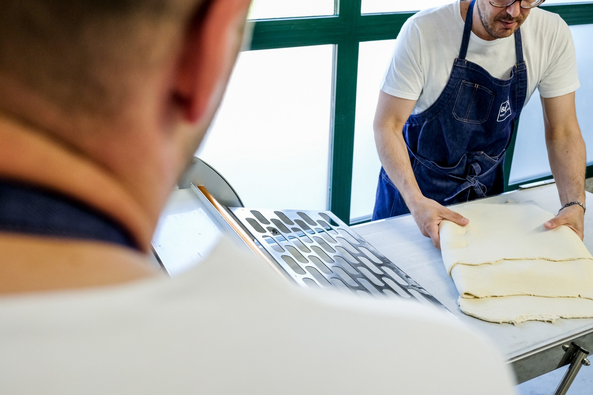 Impasto artigianale in lavorazione nel laboratorio di pasticceria Baghi's